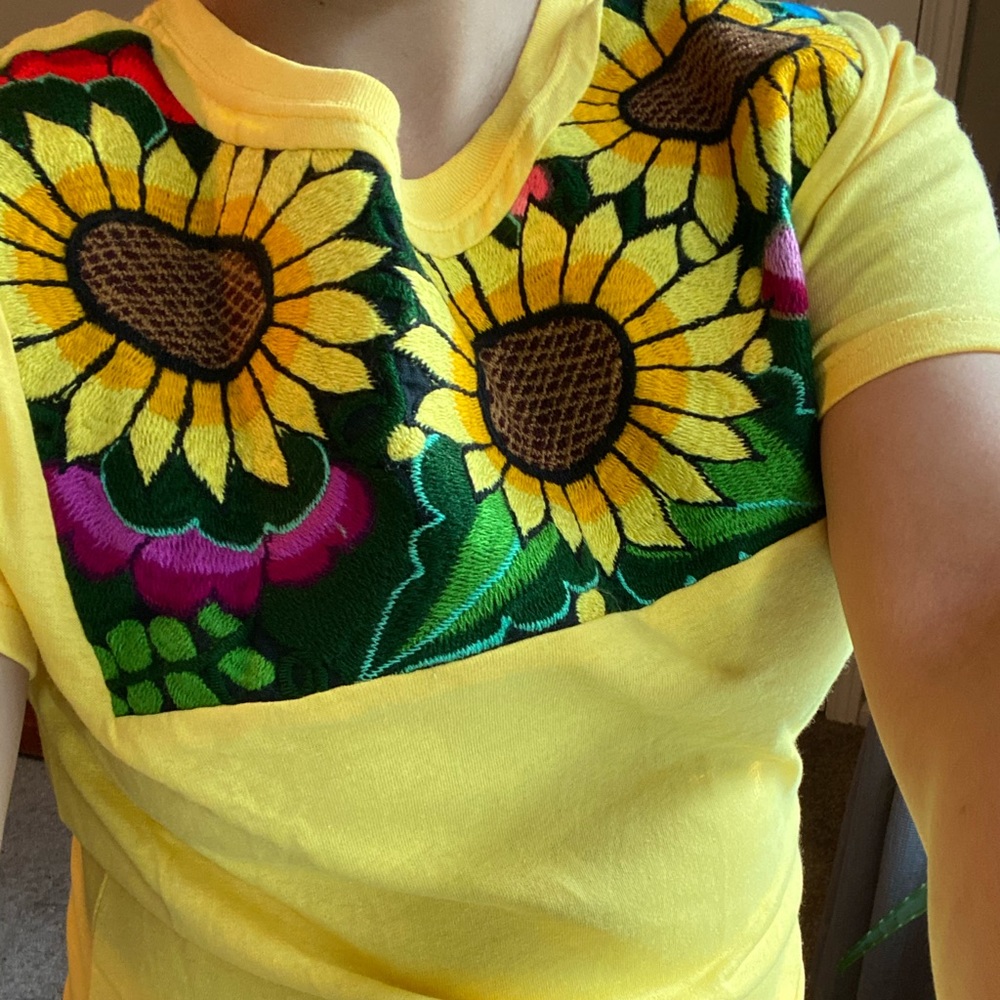 T-Shirt - Picture 4 of 4